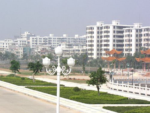 电白县电城镇位于电白东南沿海腹地,依山傍海,海岸线长36公里,陆地